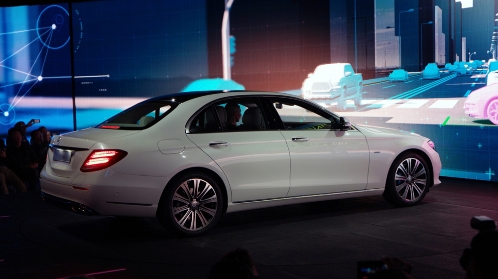 Cận cảnh Mercedes E-Class 2016 “bằng xương bằng thịt” Mercedes E-Class 2016 (13).jpg