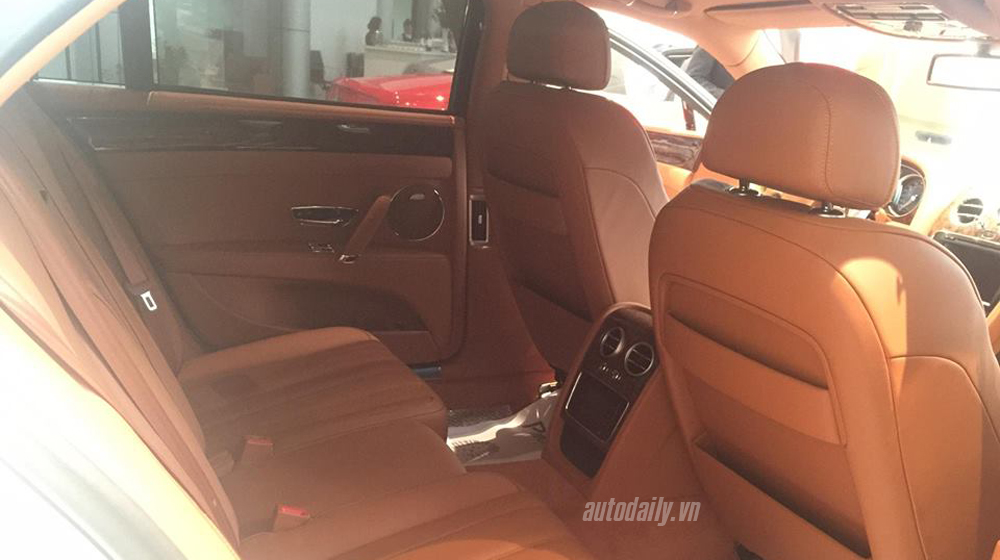 Ảnh chi tiết Bentley Continental Flying Spur chính hãng thứ 2 về Việt Nam Bentley chinh hang (2).jpg