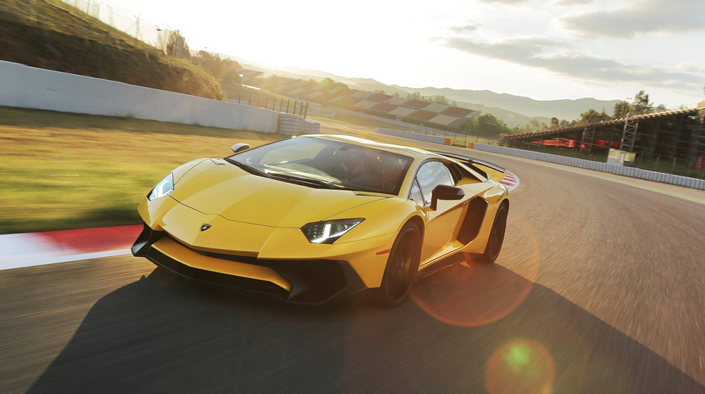 Siêu xe, xe sang đua nhau phá kỷ lục doanh số Siêu xe, xe sang phá kỷ lục doanh số (4).jpg