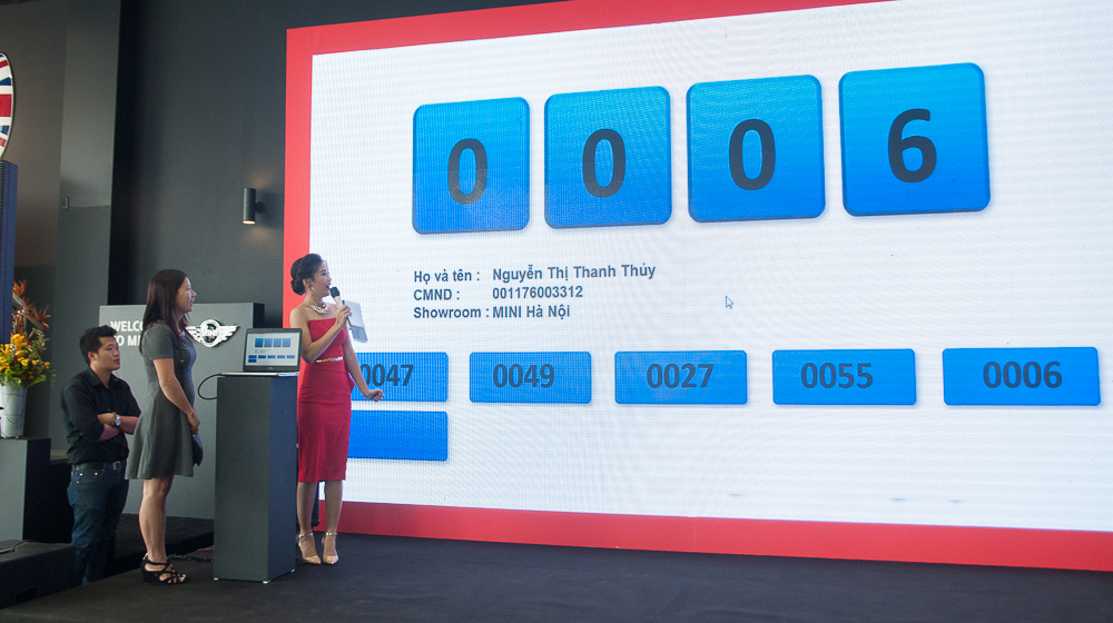 Khách hàng mua xe MINI trúng giải đi Anh Quốc Boc_tham_trung_thuong (2).jpg