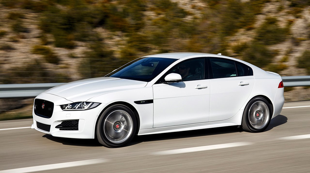Công bố danh sách tranh giải “Xe của năm 2016” Jaguar_XE.jpg