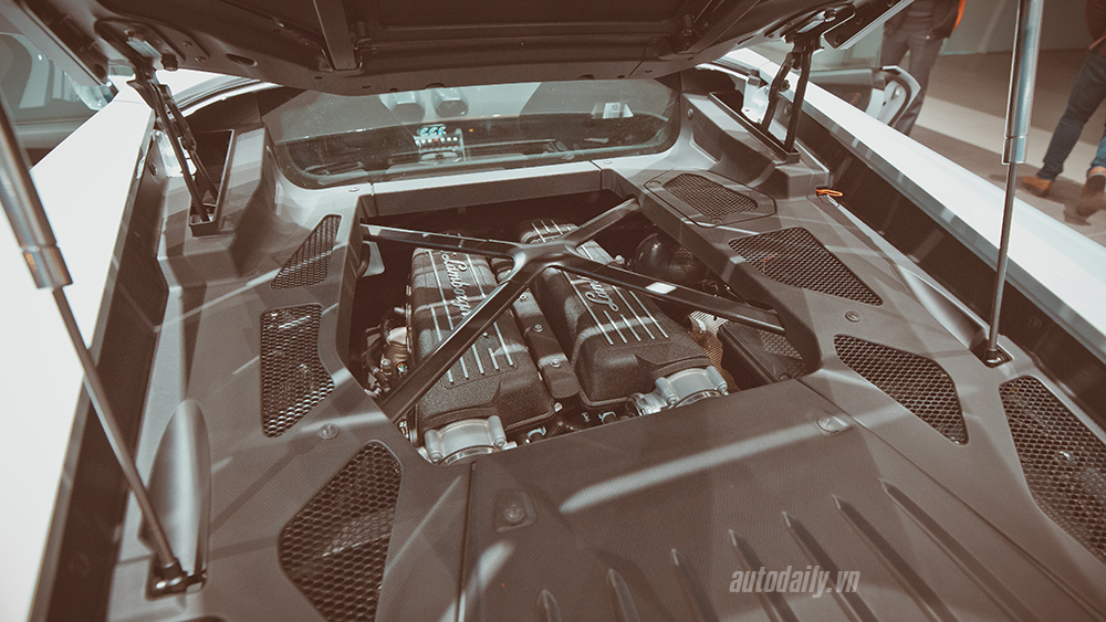 Cận cảnh Lamborghini Huracan chính hãng thứ hai tại Hà Nội 2nd Lamborghini Huracan (31).JPG