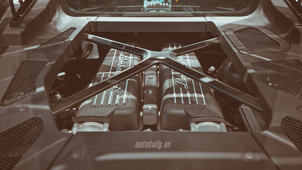 Cận cảnh Lamborghini Huracan chính hãng thứ hai tại Hà Nội 2nd Lamborghini Huracan (32).JPG