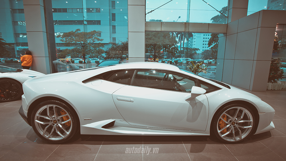 Cận cảnh Lamborghini Huracan chính hãng thứ hai tại Hà Nội 2nd Lamborghini Huracan (4).JPG