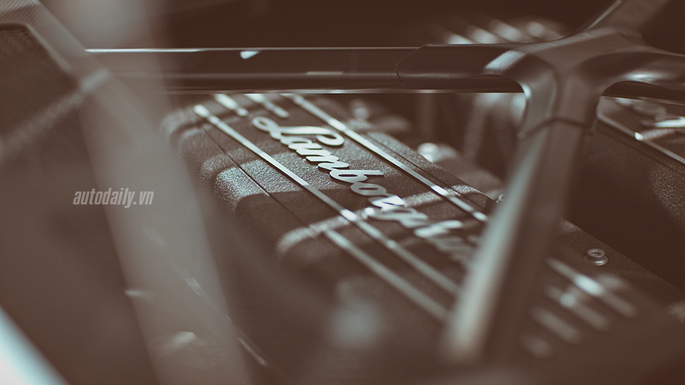 Cận cảnh Lamborghini Huracan chính hãng thứ hai tại Hà Nội 2nd Lamborghini Huracan (43).JPG