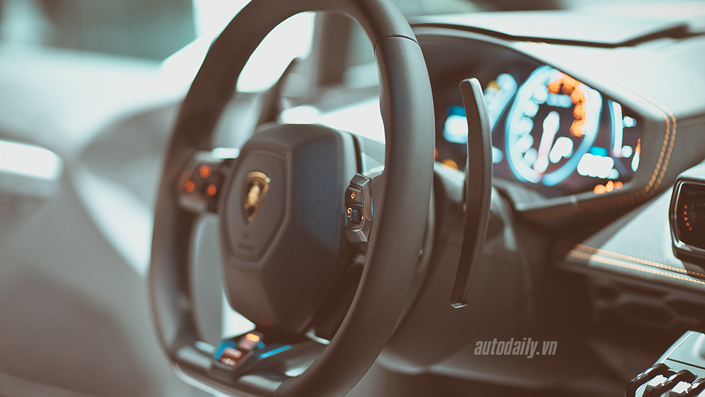 Cận cảnh Lamborghini Huracan chính hãng thứ hai tại Hà Nội 2nd Lamborghini Huracan (51).JPG