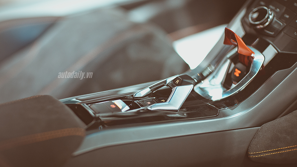 Cận cảnh Lamborghini Huracan chính hãng thứ hai tại Hà Nội 2nd Lamborghini Huracan (52).JPG