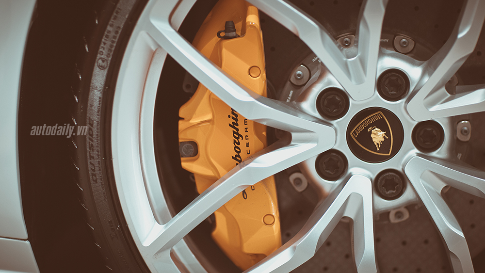 Cận cảnh Lamborghini Huracan chính hãng thứ hai tại Hà Nội 2nd Lamborghini Huracan (55)-1.JPG