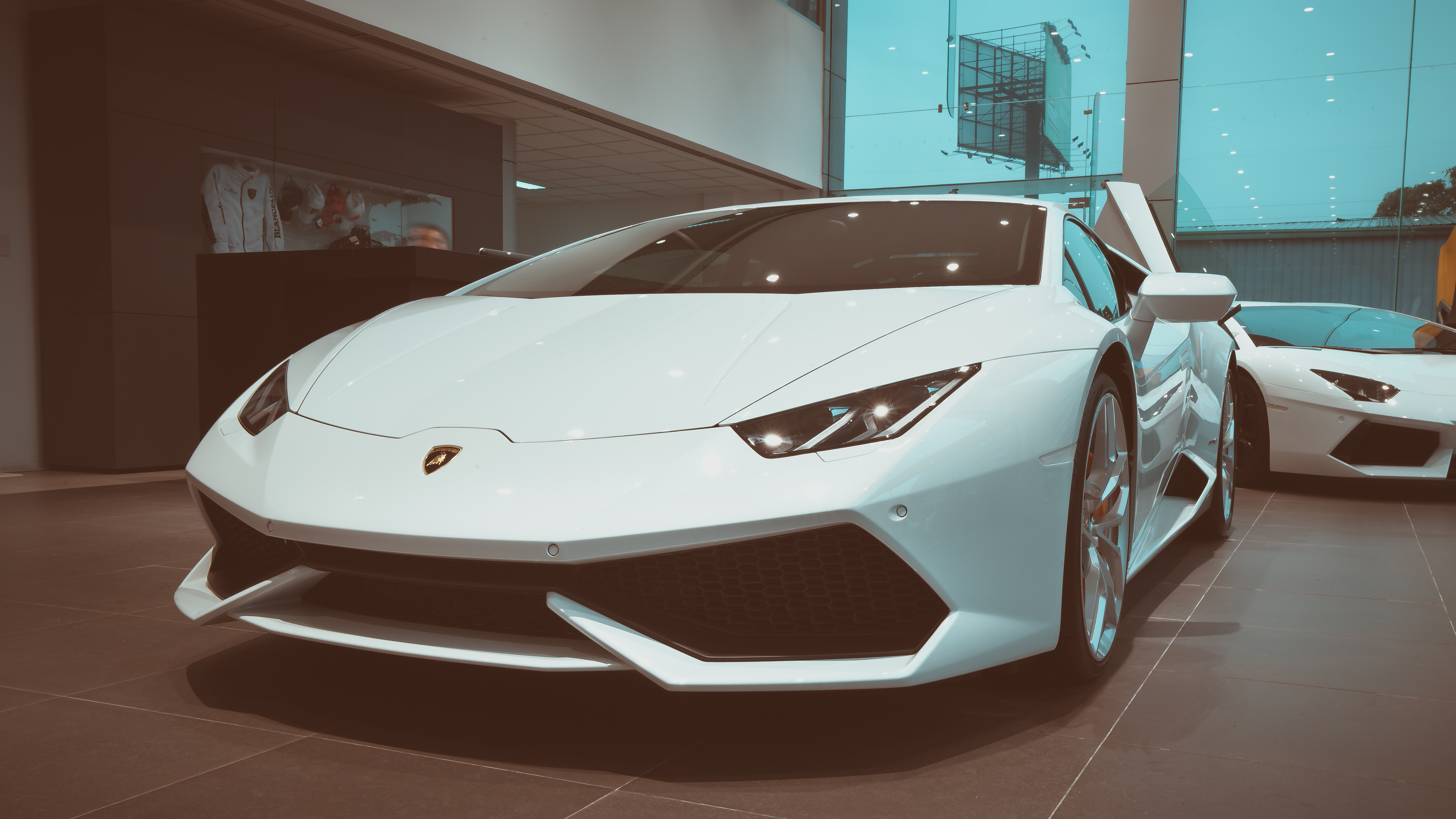 Cận cảnh Lamborghini Huracan chính hãng thứ hai tại Hà Nội 2nd Lamborghini Huracan (59).JPG