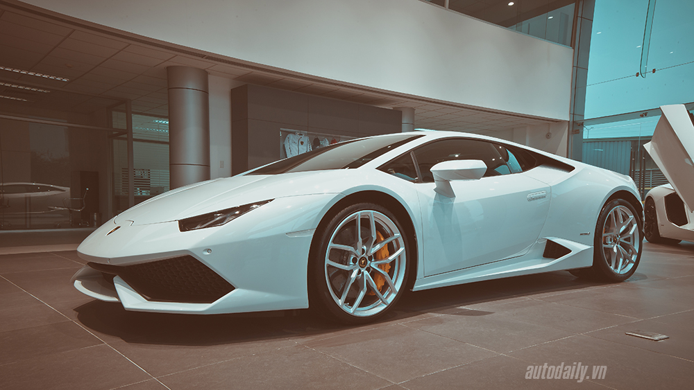 Cận cảnh Lamborghini Huracan chính hãng thứ hai tại Hà Nội 2nd Lamborghini Huracan (60).JPG