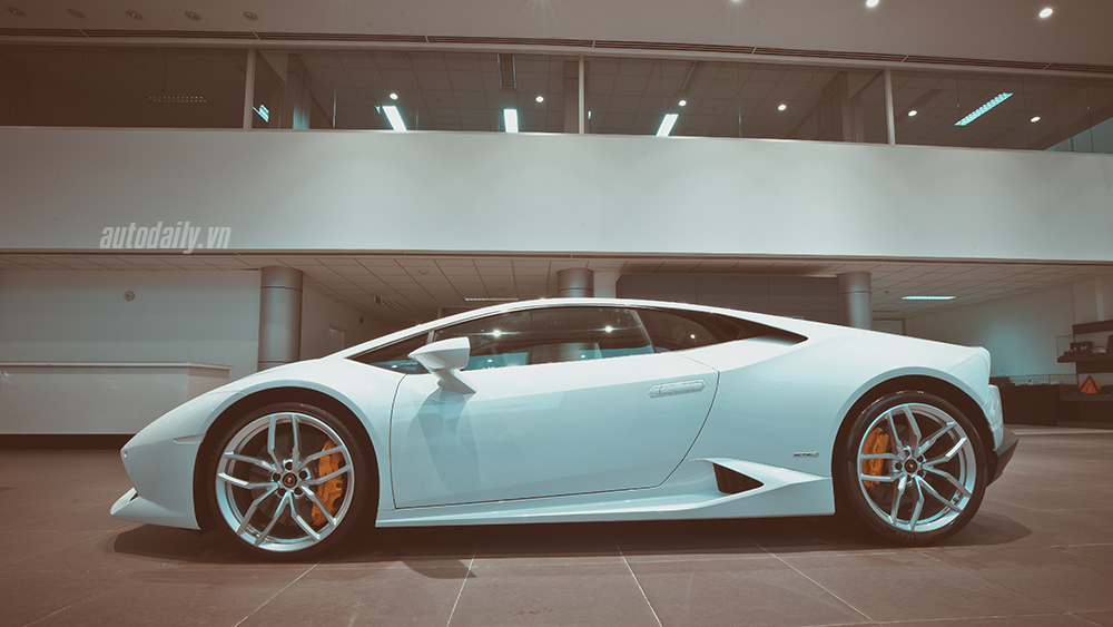 Cận cảnh Lamborghini Huracan chính hãng thứ hai tại Hà Nội 2nd Lamborghini Huracan (61).JPG