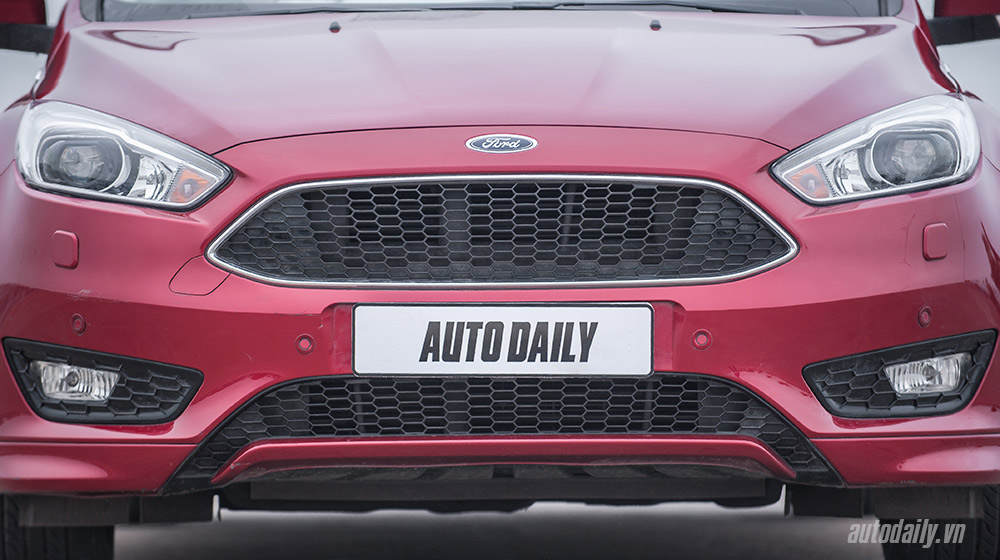 Đánh giá Focus mới – “Vũ khí sắc lẹm” của Ford ford-focus-2015 (19).jpg