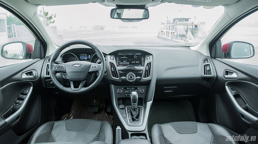 Đánh giá Focus mới – “Vũ khí sắc lẹm” của Ford ford-focus-2015 (22).jpg