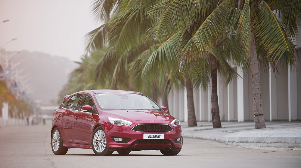 Đánh giá Focus mới – “Vũ khí sắc lẹm” của Ford ford-focus-2015 (3).jpg