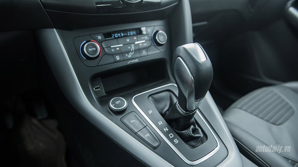 Đánh giá Focus mới – “Vũ khí sắc lẹm” của Ford ford-focus-2015 (34).jpg