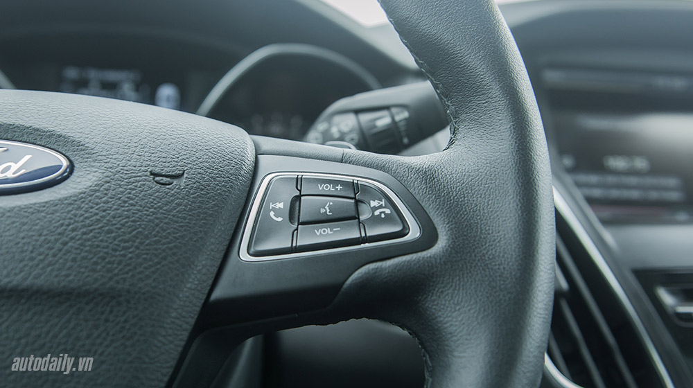 Đánh giá Focus mới – “Vũ khí sắc lẹm” của Ford ford-focus-2015 (37).jpg