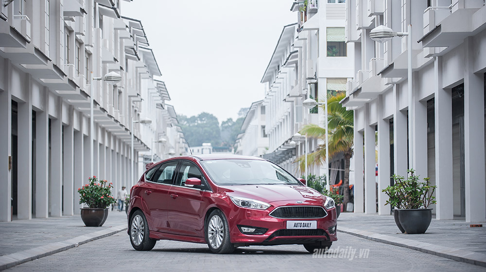 Đánh giá Focus mới – “Vũ khí sắc lẹm” của Ford ford-focus-2015 (49).jpg