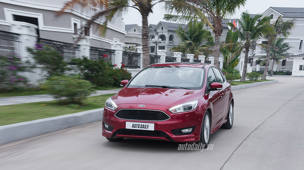 Đánh giá Focus mới – “Vũ khí sắc lẹm” của Ford ford-focus-2015 (52).jpg