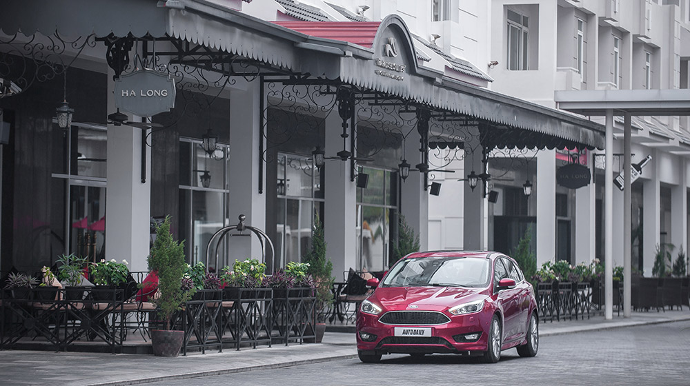 Đánh giá Focus mới – “Vũ khí sắc lẹm” của Ford ford-focus-2015 (6).jpg