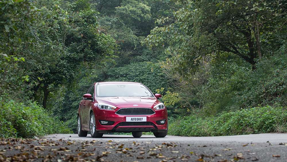 Đánh giá Focus mới – “Vũ khí sắc lẹm” của Ford ford-focus.JPG