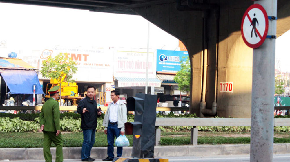 Sẽ phạt người đi bộ vi phạm giao thông từ ngày 1/2/2016 phat-nguoi-di-bo.jpg