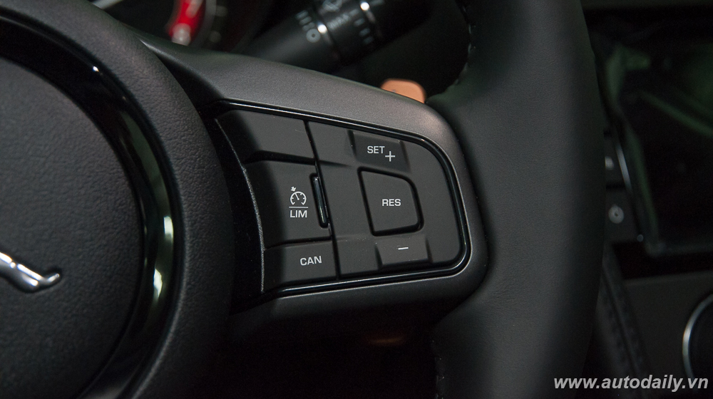 Ảnh chi tiết Jaguar F-Type S 2016 tại Việt Nam Jaguar F-Type (15).jpg