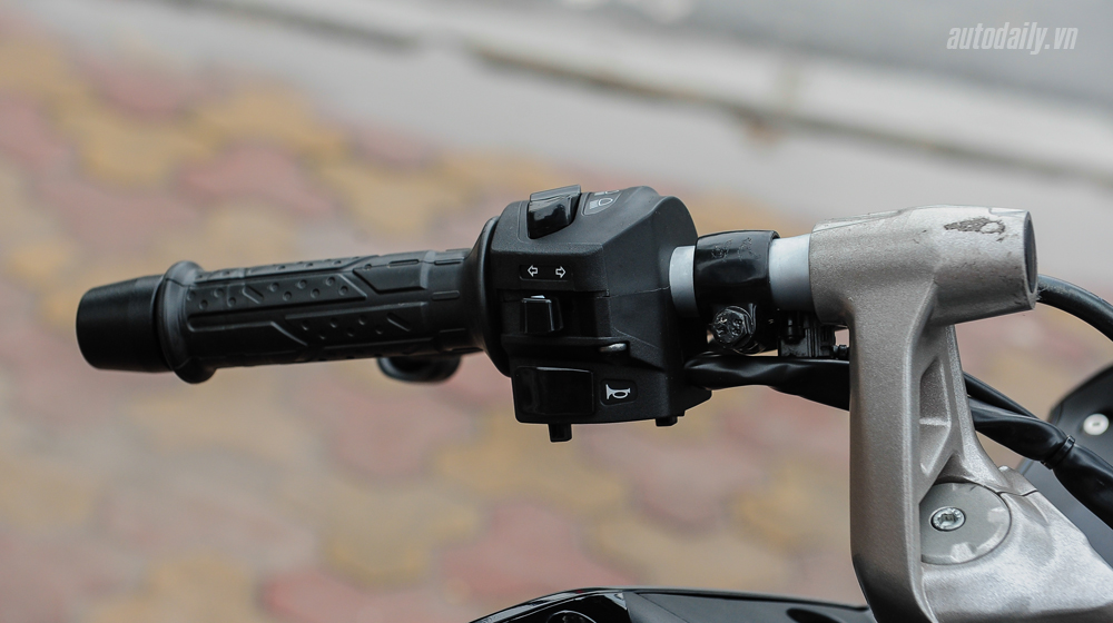 Soi chi tiết Bajaj Pulsar RS200 Demon Black đầu tiên tại Việt Nam bajaj pulsar RS200 (12).JPG