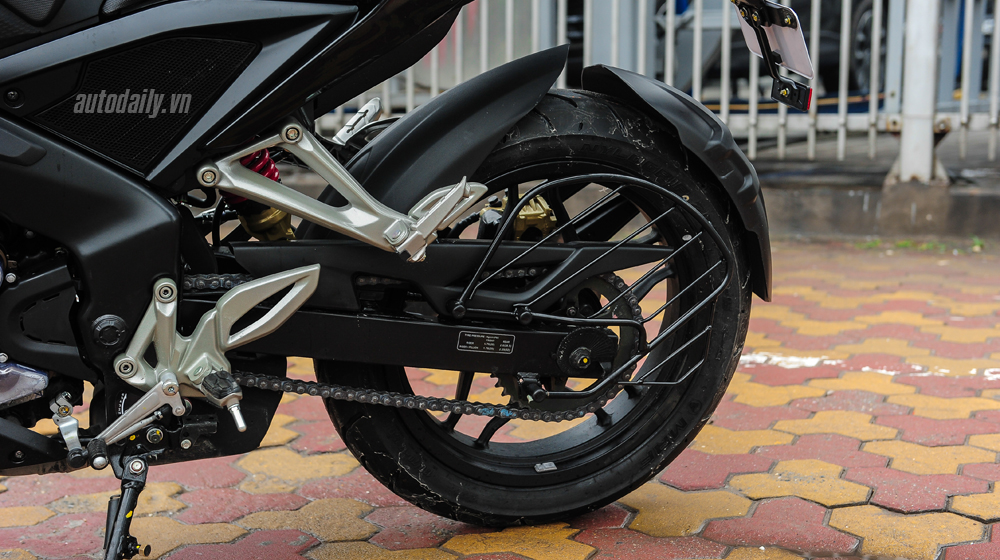 Soi chi tiết Bajaj Pulsar RS200 Demon Black đầu tiên tại Việt Nam bajaj pulsar RS200 (8).JPG