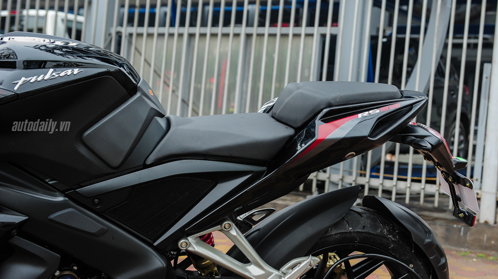 Soi chi tiết Bajaj Pulsar RS200 Demon Black đầu tiên tại Việt Nam bajaj pulsar RS200 (9).jpg