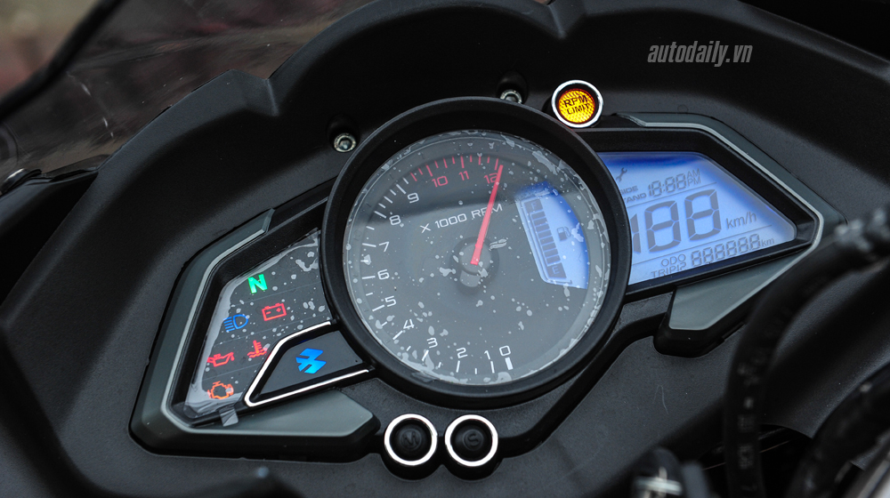 Soi chi tiết Bajaj Pulsar RS200 Demon Black đầu tiên tại Việt Nam bajaj pulsar RS200 Demon Black (6).JPG