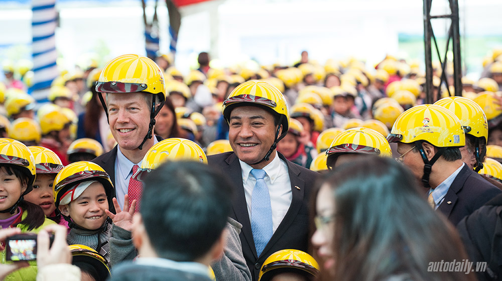 GM Việt Nam tặng 1.000 mũ bảo hiểm cho học sinh tại Hà Nội gm-vietnam (3).jpg