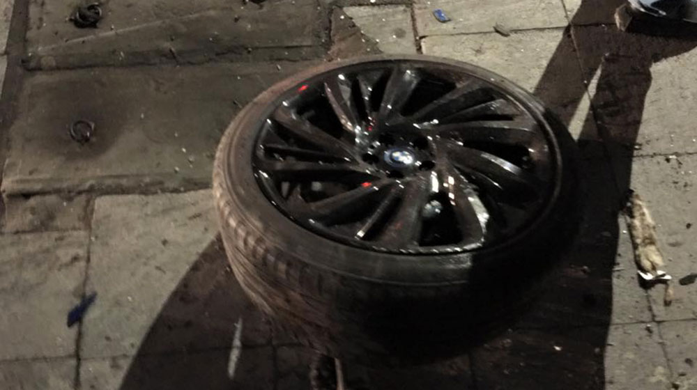 BMW i8 xanh ngọc độc nhất Việt Nam “tan nát” sau tai nạn BMWi8-tai-nan-(2).jpg