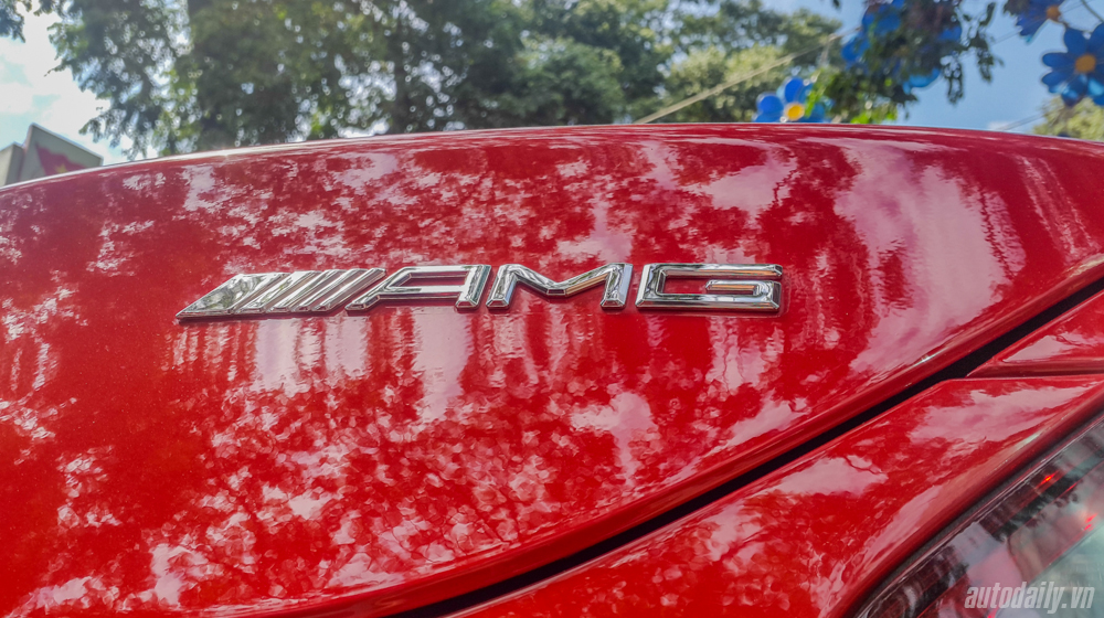 Cặp siêu xe mới ra biển rực rỡ trên phố Sài Gòn Mercedes_SLS (5).jpg