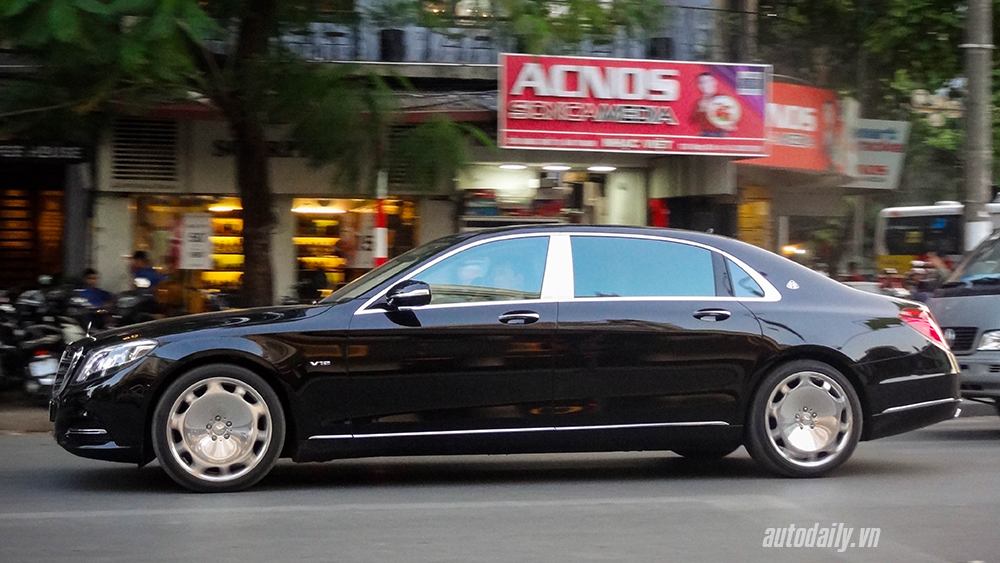 Dàn siêu xe xuống phố đón Tết tại Hà Nội Dàn xe xuống phố đón tết (1).jpg