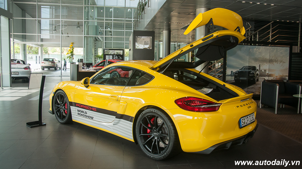Ngắm dàn “xế khủng” của Porsche vừa về Việt Nam Cayman_GT4 (1).jpg