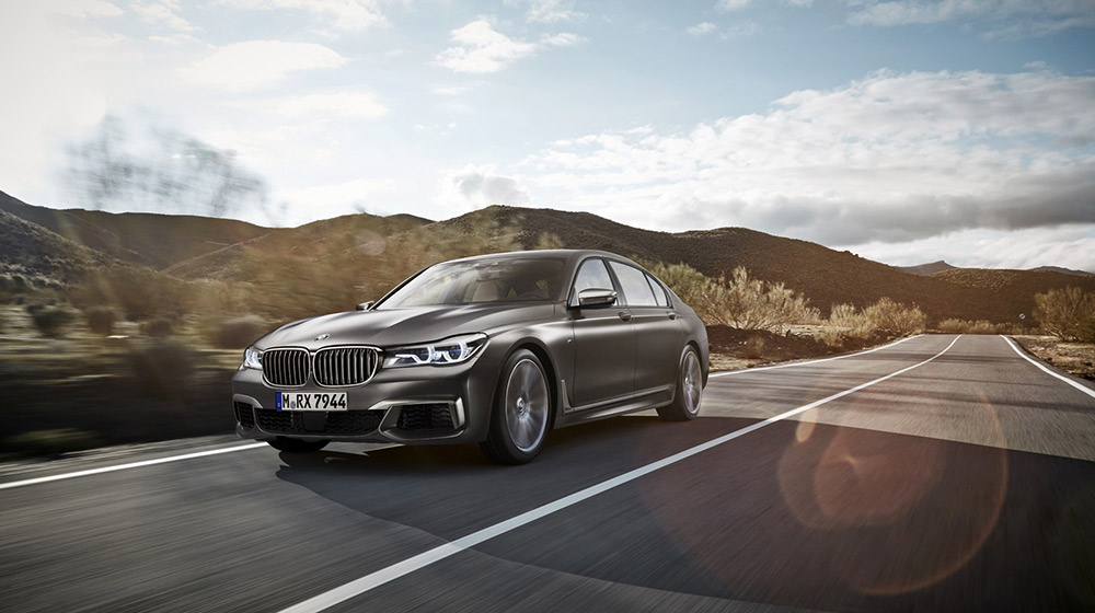 BMW M760i xDrive 2017 chính thức lộ diện BMW-M760i-xDrive--(1).jpg