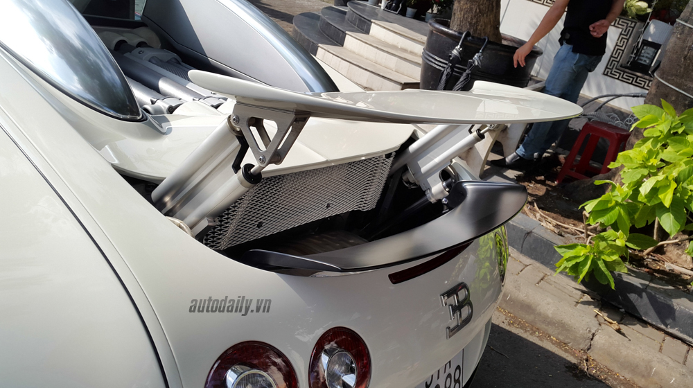 Ngây ngất với Bugatti Veyron “độc, khủng” nhất Việt Nam bugatti (2).JPG