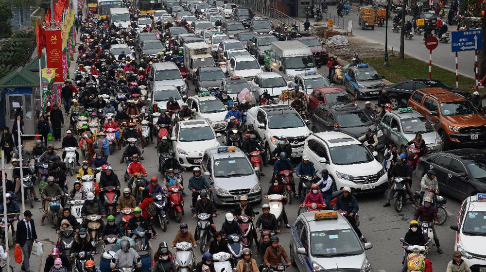 Chuyện người Việt mua ôtô trên báo Mỹ oto-viet.jpg