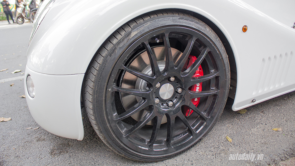 Diện kiến siêu xe thân gỗ Morgan Aero 8 trên phố Hà Nội Morgan Aero 8 trên phố Hà Nội (2).JPG