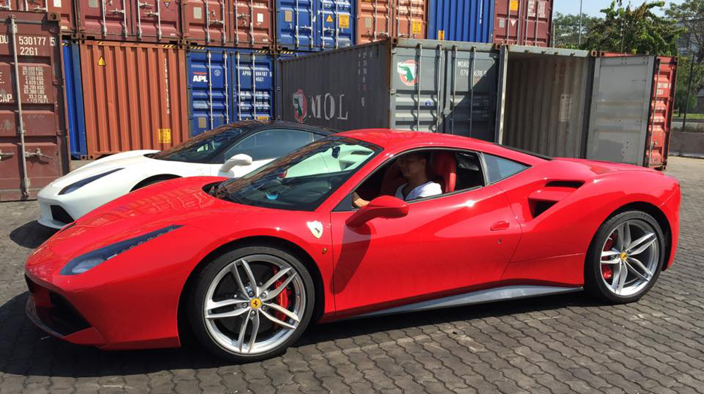 2 ngày 3 “siêu ngựa” Ferrari 488 GTB về Việt Nam Ferrari  (7).jpg