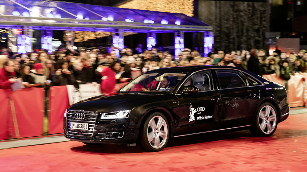 Audi A8 L W12 tự lái trên thảm đỏ audi-a8-l.jpg