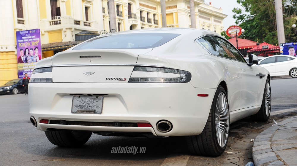 Chạm mặt “nữ hoàng” Aston Martin Rapide S giữa lòng Hà Nội aston Martin  (12).jpg