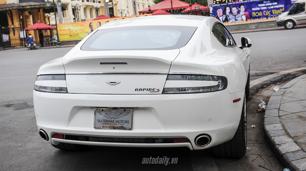 Chạm mặt “nữ hoàng” Aston Martin Rapide S giữa lòng Hà Nội aston Martin  (21).JPG