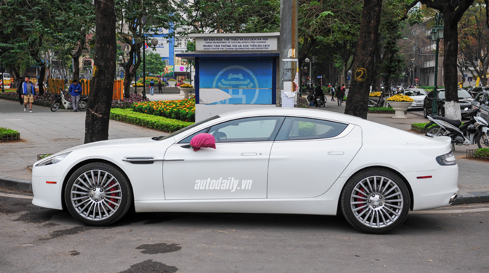 Chạm mặt “nữ hoàng” Aston Martin Rapide S giữa lòng Hà Nội aston Martin  (22).JPG
