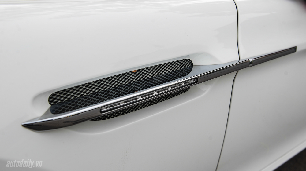 Chạm mặt “nữ hoàng” Aston Martin Rapide S giữa lòng Hà Nội aston Martin  (5).JPG