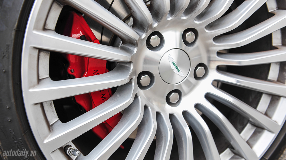 Chạm mặt “nữ hoàng” Aston Martin Rapide S giữa lòng Hà Nội aston Martin  (9).JPG