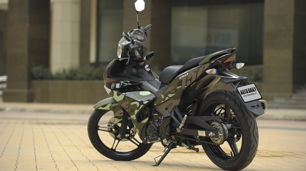 3 mẫu xe máy có màu sơn “cực độc” tại Việt Nam Yamaha exiter camo (38).jpg