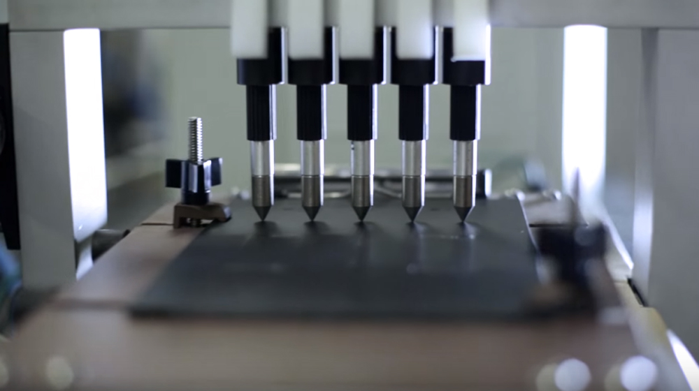 Vải bọc trên xe Ford có khả năng chống cào xước, bẻ gập Bai Kiem Tra Cao Xuoc - 5 ngon tay mo phong copy.JPG