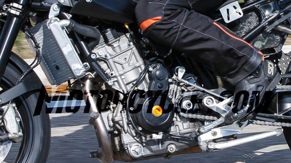 KTM Duke 890 lộ diện trên đường thử KTM Duke 890 (3).jpg