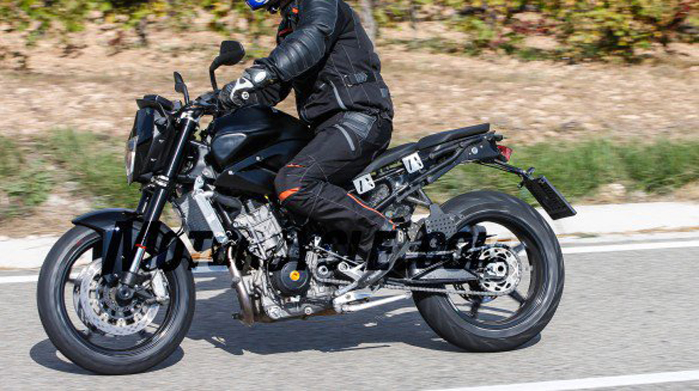 KTM Duke 890 lộ diện trên đường thử KTM Duke 890 (4).jpg